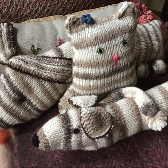Hand Knit Sofa Friends - Picture 2 of 6
